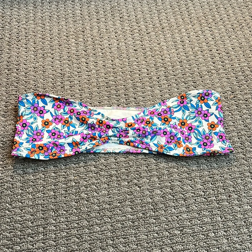 NWOT Frankie’s Bikini Floral Patterned Strapless Bandeau Ruched Bikini Swim Top
